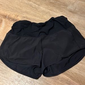 Lululemon high rise speed up 2.5 inseam in black size 6